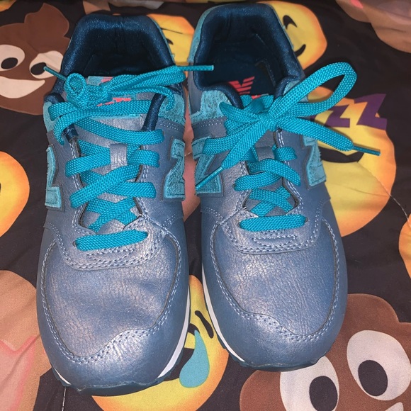 Gently worn New Balance Sneaker youth size 6 - Picture 4 of 5